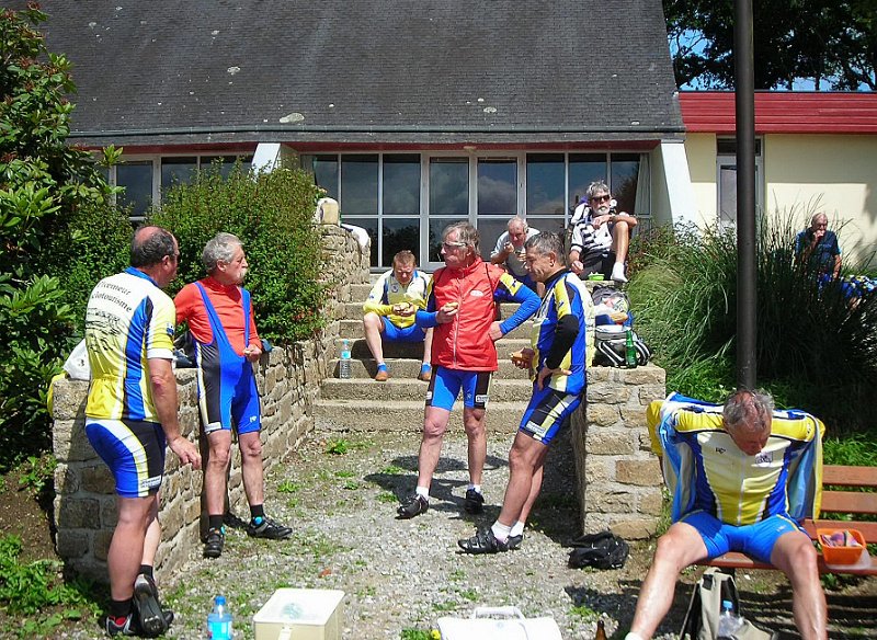 2011-06-16 19 Glomel - Casse-croute.JPG